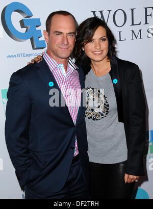 Los Angeles, CA. 26. September 2013. Chris Meloni, Mariska Hargitay im Ankunftsbereich für JoyROCKS starten fröhlich Herzstiftung NO MORE PSA Kampagne, Milk Studios, Los Angeles, CA 26. September 2013. Bildnachweis: Dee Cercone/Everett Collection/Alamy Live-Nachrichten Stockfoto