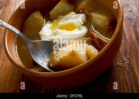 Sopa de Ajo, kastilischen Knoblauch soup.farm-Stil Stockfoto