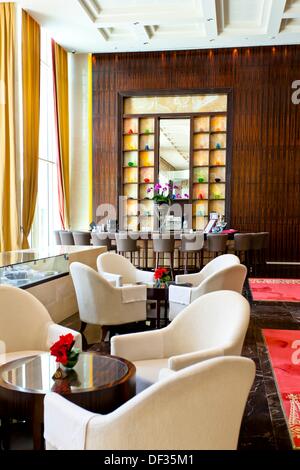 Das Interieur des Hotels Raffles Dubai in Dubai, Vereinigte ... Das Interieur des Hotels Raffles Dubai in Dubai, Vereinigte ...