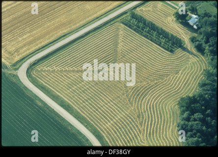 Dieses Luftbild zeigt Ackerland in einem Umkreis von 24 km um New Ulm, Minnesota. Das Bild zeigt landwirtschaftliche Flächen rund um den County Seat, ein Handelszentrum mit 000 Einwohnern. Stockfoto