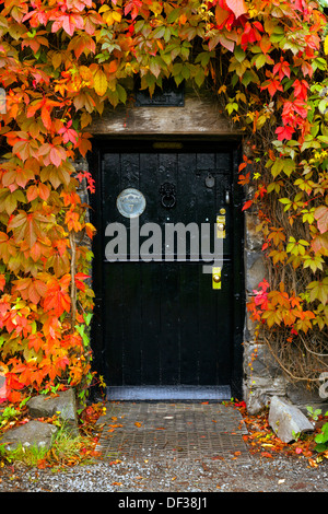 TU Hwnt I'r Bont Teestube während Romanum, North Wales, UK in volle Herbstfärbung Stockfoto