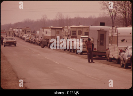 JÄHRLICHE STINT LAUFEN BEI GESANG BRÜCKE, TAWAS STADT. IN MITTE APRIL TAUSENDE VON FISCHER GATHER AUF WHITNEY ABFLUSS, A... 551428 Stockfoto