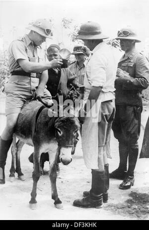 Das Bild der Nazi-Propaganda! Zeigt Soldaten der deutschen Wehrmacht in Nordafrika, veröffentlicht am 20. Juni 1941. Ort unbekannt. Fotoarchiv für Zeitgeschichte Stockfoto