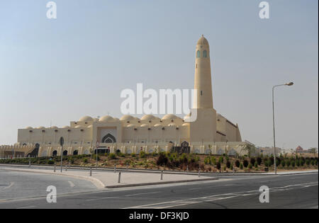 (Dpai-Datei) Ein Datei-Bild vom 6. Januar 2011 zeigt die neue staatliche Moschee von Doha, Katar. Die größte Moschee in Katar mit einer Kapazität von 10.000 Personen wurde im Jahr 2011 eröffnet. Foto: Andreas Gebert/dpa Stockfoto