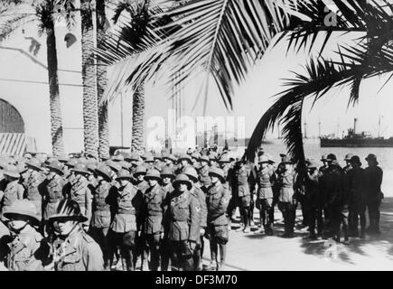 Das Bild der Nazi-Propaganda! Zeigt eine am 21. März 1941 veröffentlichte Aufstellung deutscher Soldaten in Tripolis (Libyen). Fotoarchiv für Zeitgeschichte Stockfoto