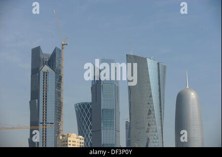 (Dpai-Datei) Ein Datei-Bild vom 6. Januar 2011 zeigt Hochhäuser in Doha, Katar. Foto: Andreas Gebert/dpa Stockfoto