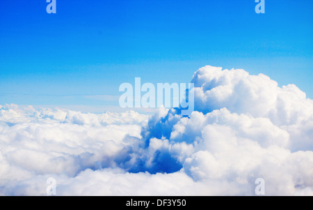 Blick auf die Wolken von oben, viel Freiraum, schön für wie Hintergrund verwenden Stockfoto