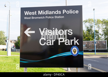 Schild am Eingang West Midlands Police Station West Bromwich Stockfoto