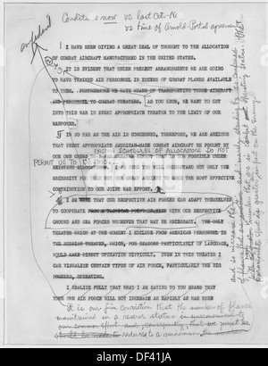 Ein Entwurf einer Botschaft von Präsident Franklin D. Roosevelt an den britischen Premierminister Winston Churchill, aufbewahrt im US-Nationalarchiv. Dieses Dokument spiegelt die enge Beziehung zwischen den beiden Führern während des Zweiten Weltkriegs wider Stockfoto