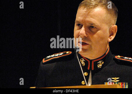 Vereinigte Staaten Marine General James Cartwright, stellvertretender Vorsitzender der Joint Chiefs Of Staff, spricht auf der 2008 Daedalus Awards Dinner Fort Walton Beach, Florida, USA, 15. Mai 2008. Cartwright war der Hauptredner, Militärpiloten Auszeichnungen vorlegen. Cartwright ist ein Ziel von einem Justizministerium Untersuchung ein Leck von Informationen über eine verdeckte amerikanisch-israelischen Cyberangriff auf Iranâ€™ s Atomprogramm. Obligatorische Credit: Adam M. Stump / DoD über CNP Stockfoto