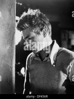 James Dean, Portrait, am Set des Films "Rebel Without a Cause", 1955 Stockfoto