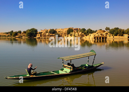 Indien, Rajasthan, einlaufendes, Flitterwochen auf Boot, Gadisar See Stockfoto