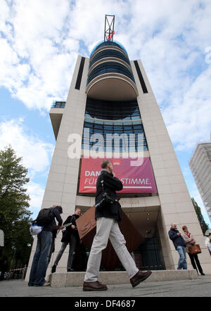 Die Parteizentrale der Sozialdemokratischen Partei (SPD), das Willy-Brandt-Haus in Berlin, Deutschland, 27. September 2013.  Der Parteitag der ein Meeting am 18:00 in der Parteizentrale nach dem Kompilieren des Präsidiums der Sozialdemokraten. Der Parteitag der tritt an die Stelle des Rates der Partei. Das Übereinkommen ist jetzt das ultimative Leitungsgremium der SPD mit dem vollen Deciosion in politischen und organisatorischen Fragen. Foto: WOLFGANG KUMM Stockfoto
