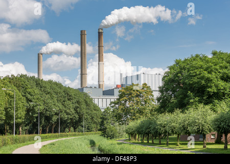 Großes Kraftwerk in den Niederlanden Stockfoto