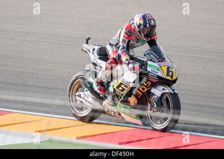 Teruel, Spanien. 27. September 2013. Deutsche Reiter, Stefan Bradl, 23, versucht, ein gutes Ergebnis im freien Übung1 in Aragon Motogp grand Prix in Alcañiz Circuit, Spanien am September 27., 2013 LCR-Honda-Pilot Stefan Bradl hat wurde 6. in FP1 in Alcañiz Circuit, Teruel, Spanien. © José Díez Bey/Alamy Live-Nachrichten Stockfoto