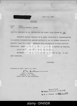 Ein historisches Foto eines Briefes oder einer Nachricht von Präsident Franklin D. Roosevelt an Winston Churchill, in dem ein wichtiger Moment der Diplomatie des Zweiten Weltkriegs festgehalten wird. Stockfoto