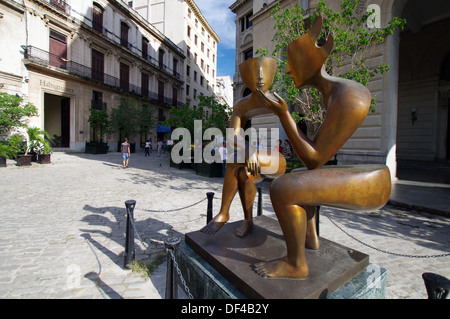 "La Conversacion" des französischen Bildhauers Etienne in Plaza de San Francisco - Havanna, Kuba Stockfoto