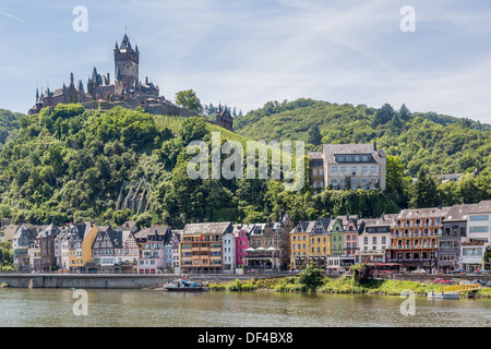 Cochem mit Burg entlang der Mosel in Deutschland Stockfoto