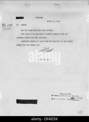 Ein Foto zeigt Harry Hopkins, einen wichtigen US-Berater, der während des Zweiten Weltkriegs eine Botschaft an Winston Churchill sendet und einen wichtigen Moment in den diplomatischen Beziehungen zwischen den USA und Großbritannien festnimmt. Stockfoto