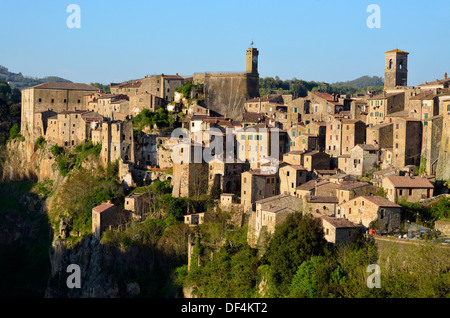Das historische Bergdorf von Sorano, Italien. Stockfoto