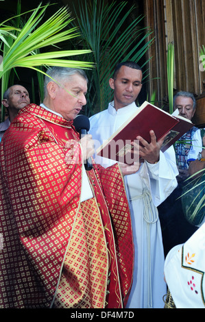 Segen am Palmsonntag zu Ostern in der Kirche San Jose - MEDELLIN. Abteilung von Antioquia. Kolumbien Stockfoto