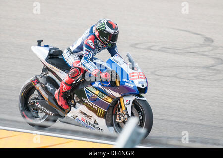 Teruel, Spanien. 27. September 2013. Der Spanier Jorge Lorenzo, 26, versucht, ein gutes Ergebnis im freien Übung1 in Aragon Motogp grand Prix in Alcañiz Schaltung, Spanien am 27. September 2013 Yamaha Factory Racing Fahrer Jorge Lorenzo hat erstmals im FT1 in Alcañiz Circuit, Teruel, Spanien beendet. © José Díez Bey/Alamy Live-Nachrichten Stockfoto