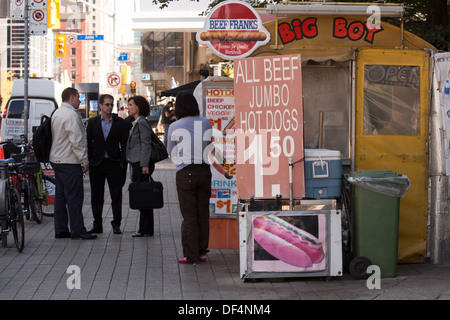 Hot Dog Verkäufer in der Innenstadt von Toronto Stockfoto