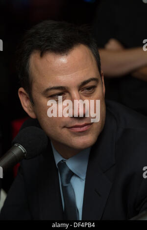 LA, CA, USA. 26. September 2013. Spät in die Nacht TV-Talkmaster Jimmy Kimmel in der Peter Tilden Show KABC Radio live bei der Prima Notte Gala auf dem fest von San Gennaro italienische Festival in Los Angeles, CA, USA am 26. September 2013 © Kayte Deioma/Alamy Live News Stockfoto