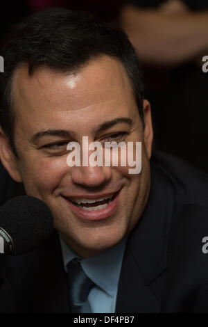 LA, CA, USA. 26. September 2013. Spät in die Nacht TV-Talkmaster Jimmy Kimmel in der Peter Tilden Show KABC Radio live bei der Prima Notte Gala auf dem fest von San Gennaro italienische Festival in Los Angeles, CA, USA am 26. September 2013 © Kayte Deioma/Alamy Live News Stockfoto