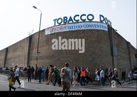 Wapping, London, UK. 27. September 2013. Für die Einreise nach 9. Jahrestagung der London-Tattoo Schlange. © Terence Mendoza/Alamy Live-Nachrichten Stockfoto