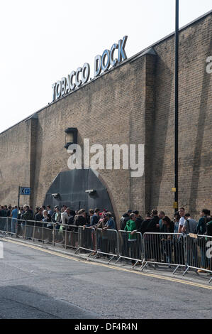 Wapping, London, UK. 27. September 2013. Für die Einreise nach 9. Jahrestagung der London-Tattoo Schlange. © Terence Mendoza/Alamy Live-Nachrichten Stockfoto