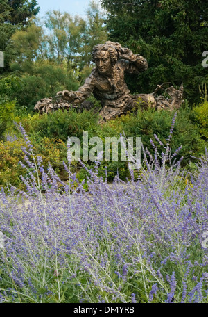 Carl Linnaeus (Carl von Linné) Skulptur im Garten Erbe im Chicago Botanic Garden. Stockfoto