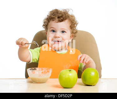 Baby alleine essen Stockfoto