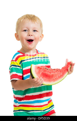 Kleiner Junge Essen Wassermelone isoliert auf weiss Stockfoto