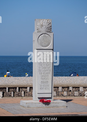 Die Gedenkstätte für den Zweiten Weltkrieg in Dieppe in der Stadt Dieppe, Frankreich, ehrt die Soldaten, die während des Dieppe-Überfalls 1942 gekämpft und gestorben sind. Diese Gedenkstätte erinnert an die Tapferkeit und die Opfer, die während der Operation, die ein bedeutendes Ereignis im Zweiten Weltkrieg war, geleistet wurden. Stockfoto