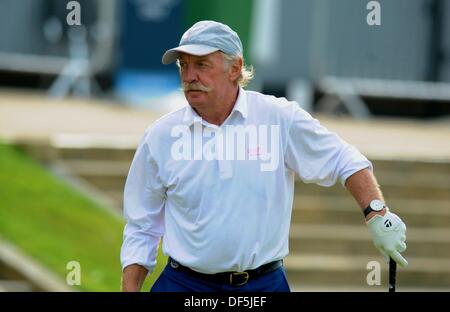 St Andrews, Kingsbarns, Schottland, Großbritannien. 28. September 2013.   Dermot Desmond nach seinen Abschlag erschossen am 1. in seine 3. Runde der Alfred Dunhill Links Championship im alten Kurs St Andrews Credit: Action Plus Sport Bilder/Alamy Live News Stockfoto