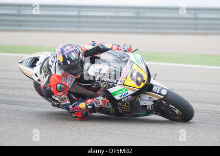 Teruel, Spanien. 28. September 2013. Deutsche Reiter, Stefan Bradl, versucht ein gutes Ergebnis in Qualifyin in Aragon Motogp grand Prix in Alcañiz Schaltung, Spanien am 28. September 2013 LCR Honda-Fahrer Jorge Lorenzo beendet wurde 5. in Qualifiyin in Alcañiz Circuit, Teruel, Spanien. Bildnachweis: José Díez Bey/Alamy Live-Nachrichten Stockfoto