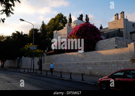 Typisches Steinhaus Jerusalem-Architektur-Stil in der Haneviim Straße in West-Jerusalem Israel Stockfoto