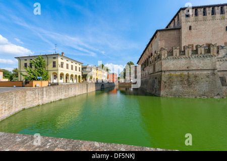 Sanvitale Burg (Rocca Sanvitale) im Zentrum der mittelalterlichen alten Stadt Werke, in der Nähe von Parma, Emilia Romagna, Italien Stockfoto