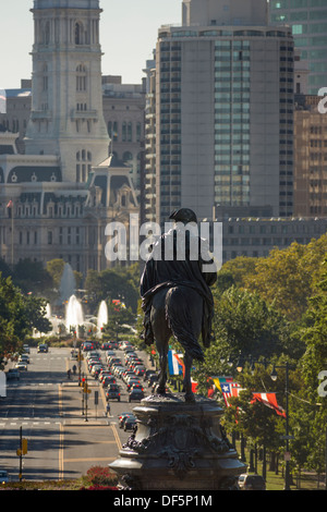 GEORGE WASHINGTON STATUE (©RUDOLF SIEERING 1897) WASHINGTONER DENKMAL BENJAMIN FRANKLIN PARKWAY PHILADELPHIA PENNSYLVANIA USA Stockfoto