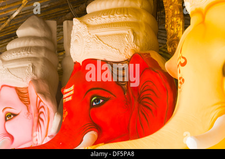 Ganesha-Idole für Ganesh Chaturti gemacht. Den Geburtstag von Lord Ganesha. Stockfoto