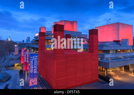 National Theater South Bank London England im Abendlicht Stockfoto