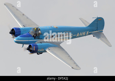 Der Avro Anson Ebene ist eine britische zweimotorigen Mehrzweck-Kampfflugzeuges, Flugzeuge, die mit der Royal Air Force im Zweiten Weltkrieg diente. Fliegen Stockfoto