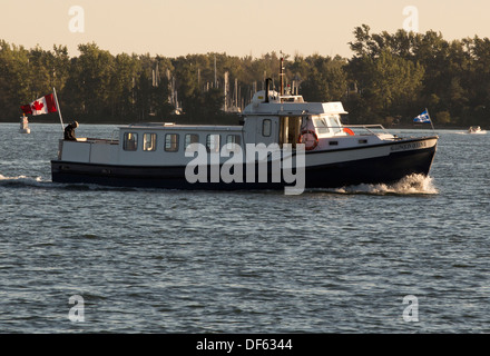 Der Algonquin Queen-Tour-Boot am Lake Ontario am Harbourfront Centre Island über betrachten. Stockfoto