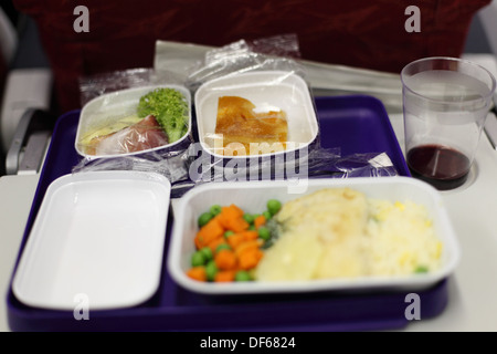 Typisches Mittagessen in einem Flugzeug Stockfoto