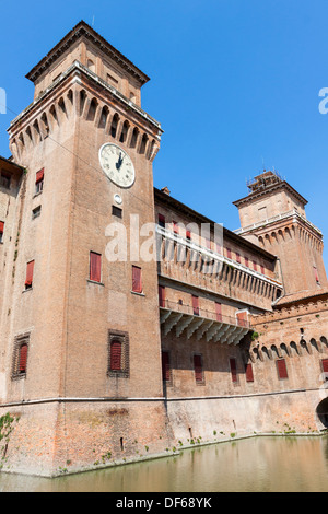 Uhr auf Schloss Estense. Ferrara. Emilia-Romagna. Italien Stockfoto