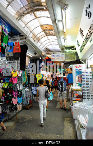 Die Markthalle am Stanley Market in der Nähe von Hong Kong. Stockfoto