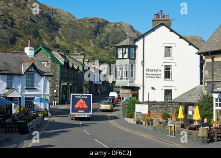 Tesco-Lieferwagen in Coniston, Nationalpark Lake District, Cumbria, England UK Stockfoto