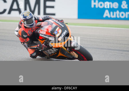 Amerikanische Fahrer, Colin Edwards, versucht, ein gutes Ergebnis im Qulifying 1 Aragon Motogp grand prix (MotoGp), in Alcañiz Circuit, Spanien am September 28., 2013 NGM Mobile Forward Racing-Fahrer Colin Edwards hat 7. (19) im Qualifiyin in Alcañiz Circuit, Teruel, Spanien beendet. Stockfoto