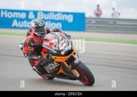 Amerikanische Fahrer, Colin Edwards, versucht, ein gutes Ergebnis im Qulifying 1 Aragon Motogp grand prix (MotoGp), in Alcañiz Circuit, Spanien am September 28., 2013 NGM Mobile Forward Racing-Fahrer Colin Edwards hat 7. (19) im Qualifiyin in Alcañiz Circuit, Teruel, Spanien beendet. Stockfoto